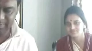 ಕೆಂಪು ಕೂದಲುಳ್ಳ ವಿದ್ಯಾರ್ಥಿಯ ಬಾಯಿಯಲ್ಲಿ ಕೋಕ್