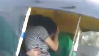 ಪತ್ನಿಯು ಅಂತರ್ಜಾಲದಲ್ಲಿ ವೀಡಿಯೊವನ್ನು ಪೋಸ್ಟ್ ಮಾಡಿದಳು, ಕೆಂಪು ಕಸೂತಿ ಹೆಣ್ಣುಮಕ್ಕಳಲ್ಲಿ ಹೆಂಡತಿಯಾಗಿ ಹೇಗೆ ಹೆಂಡತಿಯಾಗಿರುತ್ತಾನೆ