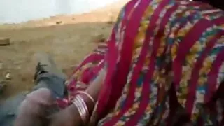 ಹಠಾತ್ತಾದ ವಿದ್ಯಾರ್ಥಿ ಲ್ಯಾಂಡಿಂಗ್ನಲ್ಲಿ ಒಬ್ಬ ಹುಡುಗನನ್ನು ಎಳೆದುಕೊಂಡು, ತನ್ನ ಕತ್ತೆ ಒಡ್ಡುತ್ತಾ ಮತ್ತು ಅವಳ ಹೆಣ್ಣುಮಕ್ಕಳನ್ನು ಕಡಿಮೆ ಮಾಡುತ್ತಾನೆ