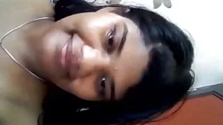 ಯುವ ಹುಡುಗಿಯಿಂದ ಪುಸಿ ಪುಸಿ ಹತ್ತಿರದಲ್ಲಿದೆ