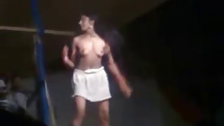 ಯುವ, ರಷ್ಯಾದ ದಂಪತಿಗಳ ರೆಕಾರ್ಡ್ಸ್, ಈ ವೀಡಿಯೊ ತಮ್ಮ ನಿಕಟ ಜೀವನದ ಮುಸುಕನ್ನು ತೆರೆಯುತ್ತದೆ.